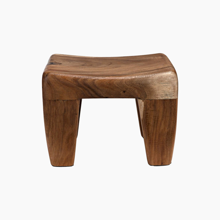 Elaina Stool, Manggur