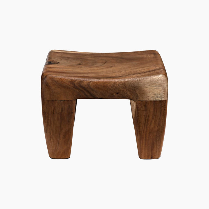 Elaina Stool, Manggur